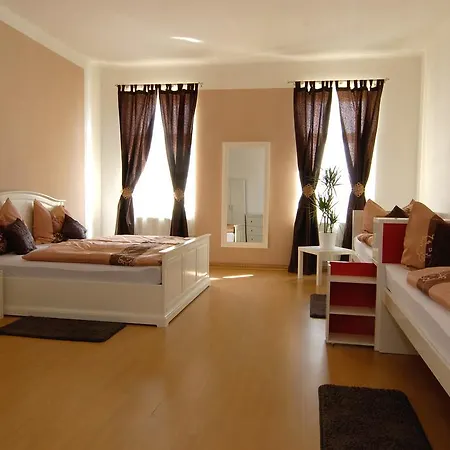 Fontana Pizzeria - Pensión 3*