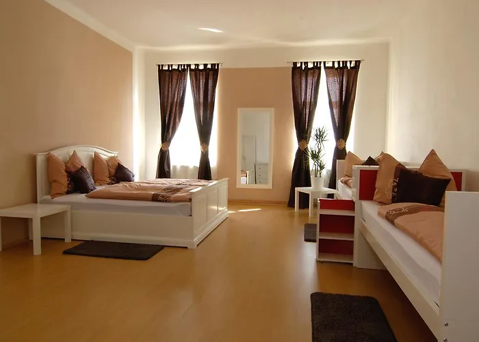 丰塔纳比萨里亚裴森酒店 招待所 3*